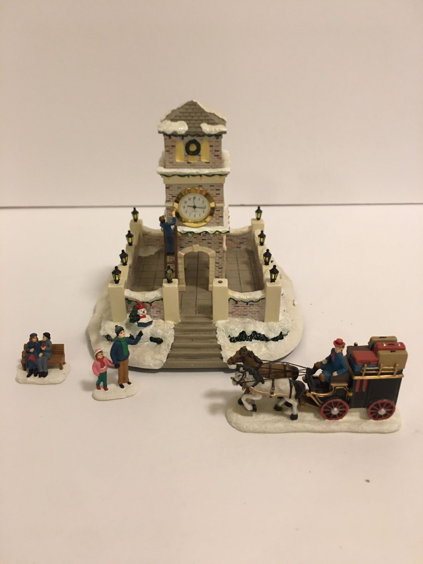 2008 Thomas KinKade Hawthorn Village “Time for glad Tidings”, Sculpture #A1486. Nite front small light missing and click does not work battery case se