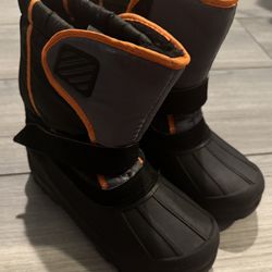 Snow Boots Size 5 