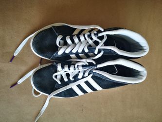 Black adidas like new in 38 or 6and a half