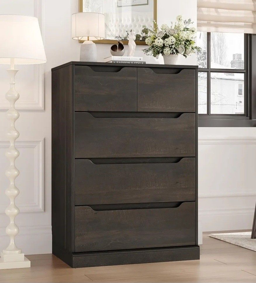 HOSTACK Modern 5 Drawer Dresser for Bedroom, Chest of Drawers with Storage, Wood Storage Chest Organizers with Cut-Out Handles, Accent Storage Cabinet