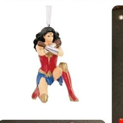 2020 Hallmark Ornament WW84

Gal Gadot as Wonder Woman In The Red Box