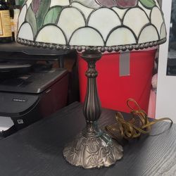 Dale Tiffany "Indian Rose" Accent Table  Lamp