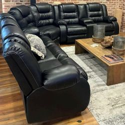 VACHERIE BLACK RECLINING SECTIONAL