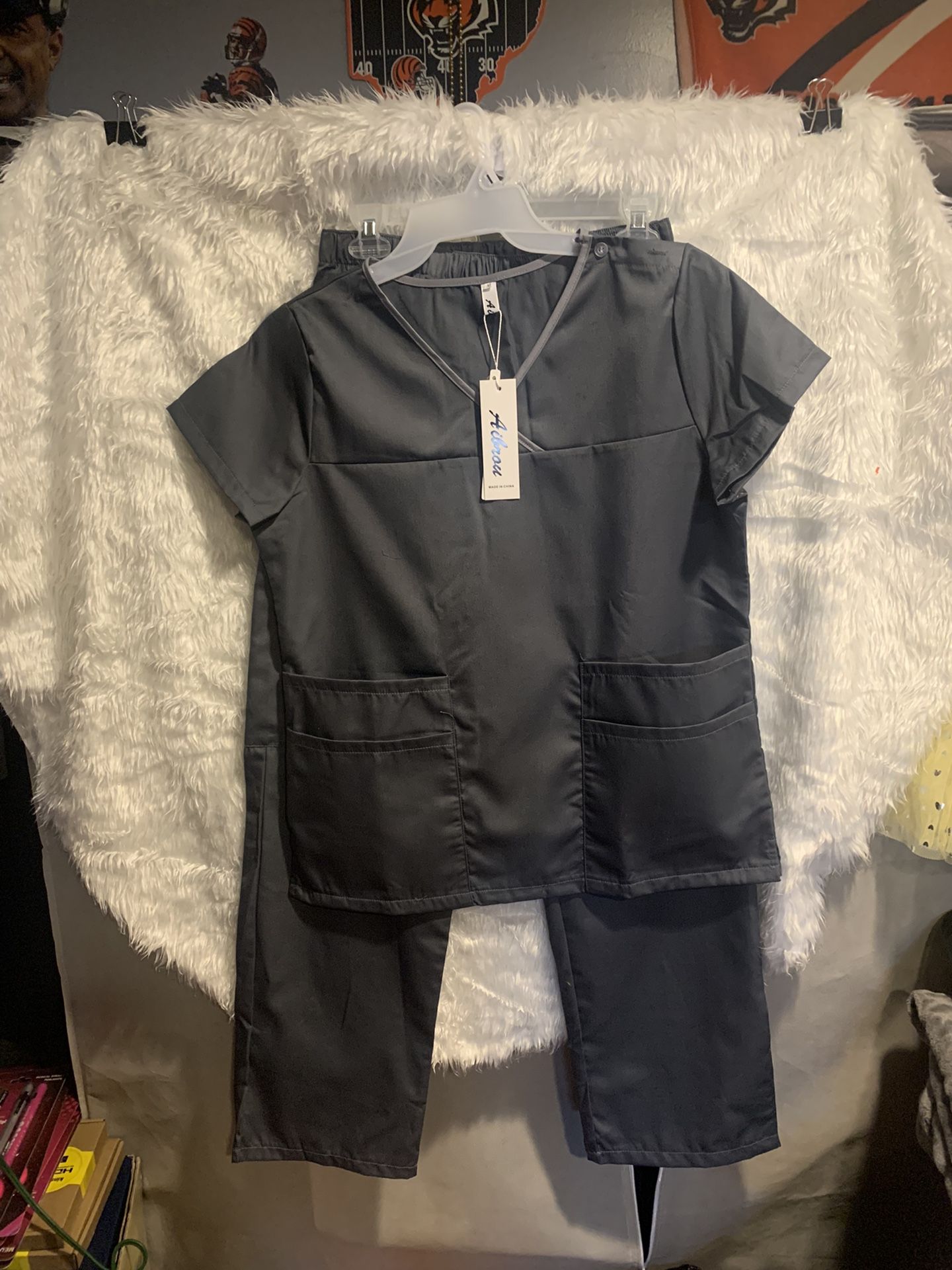 Womens Scrub Set M Top & Bottom