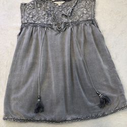 Women’s Shirt Size: S