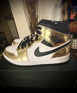 Jordan 1 Metallic Gold SZ 8