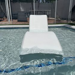 Pool Ledge Lounge