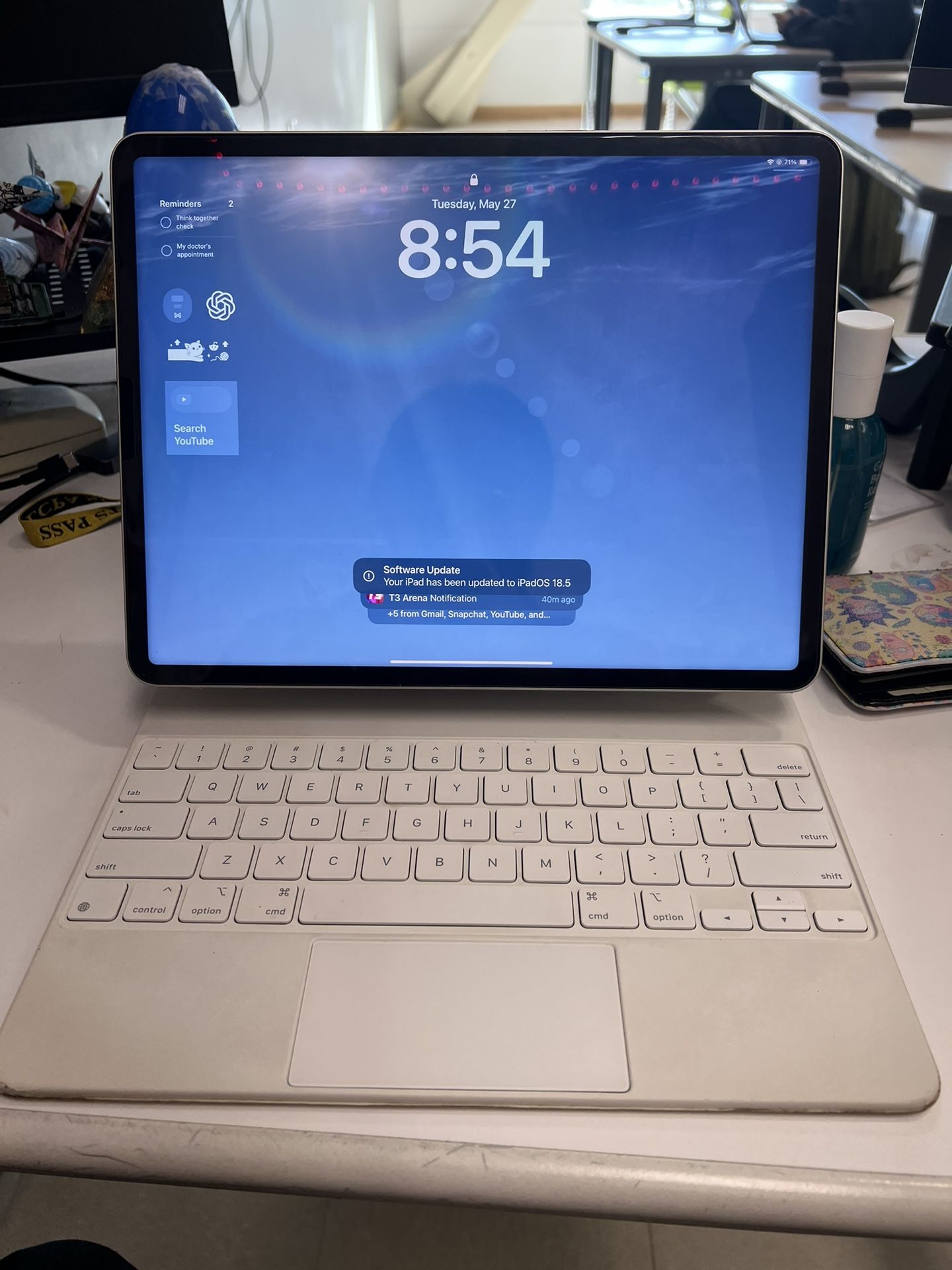 iPad Pro 12.9” Wifi M1 (5th Gen) + Magic Keyboard