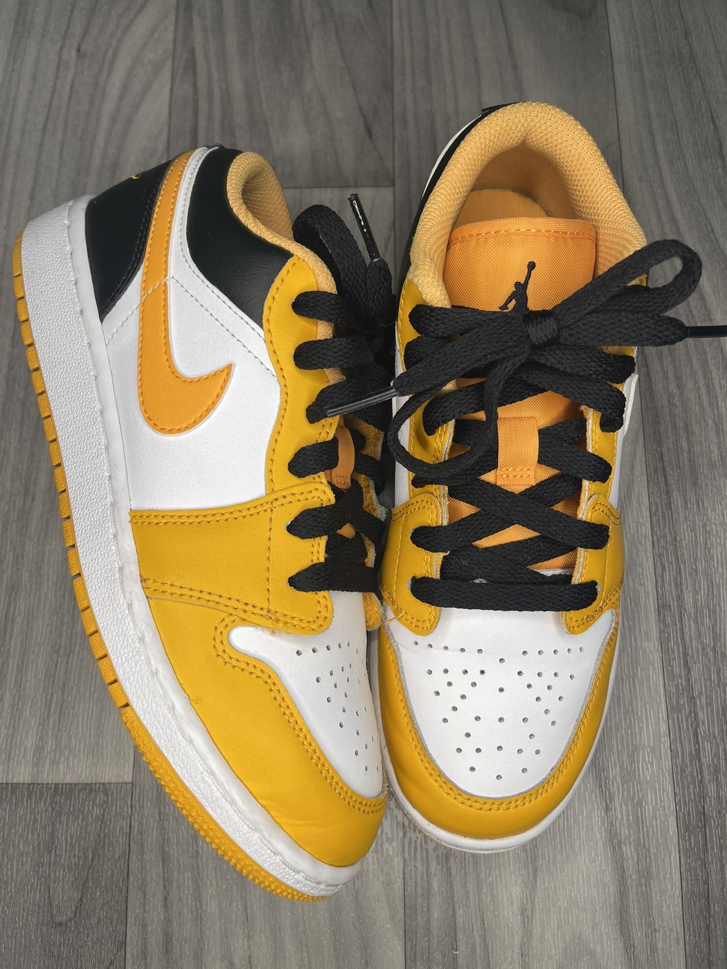 Taxi White Jordan 1s
