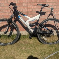 Nice 26" Giant Warp DS3 Mountain Bike 24 Speed 