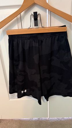 Under armour black shorts boys size 13-14