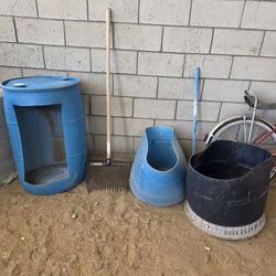Horse feeders and mats