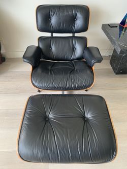 VINTAGE AUTHENTIC ORIGINAL CHARLES EAMES CHAIR AND OTTOMAN BY HERMAN MILLER