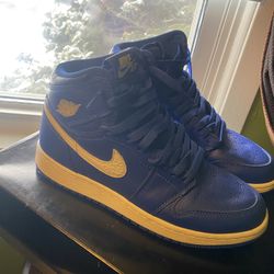 Air Jordan 1 Hyper Royal Size 6.5