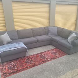 Beautiful Grey 3 peice sectional. Free Delivery available