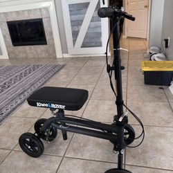 scooter de rodilla o andador para rodilla. 🦵🛴