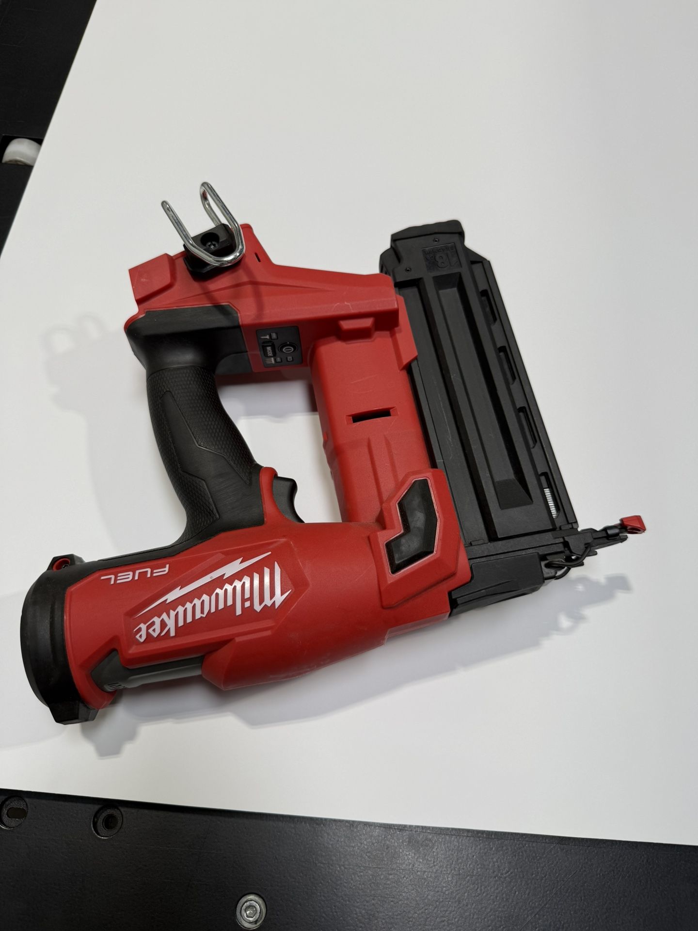 Milwaukee 18ga Brad nail