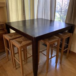 Haddigan Extendable Dining Table With 4 Bambino Stools