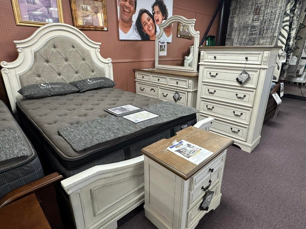 Chipped White Bedroom Set Queen Or King Bedroom Set