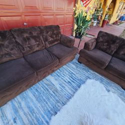 Beautiful Set 2couch Clean And Good Condition No Stains No Broken Frames 