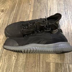 Redbox Tennis Shoes Size 10