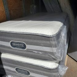 Queen Size New Thick Pillow Top Bed Can Deliver 