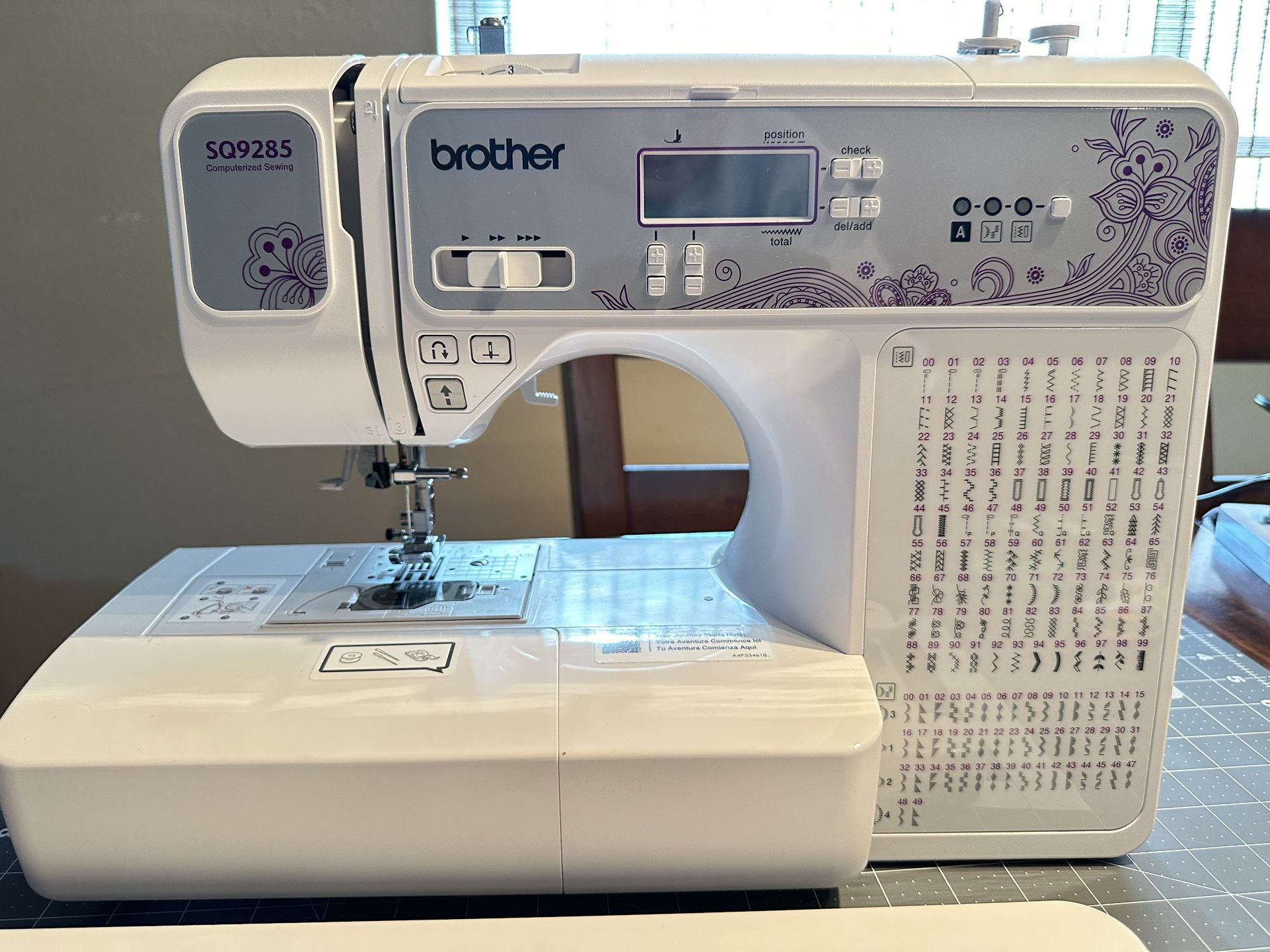 Brother Sewing Machine - Computerized. Model sq9285