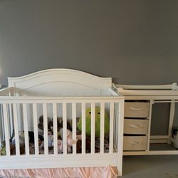Baby Crib And Changing Table 