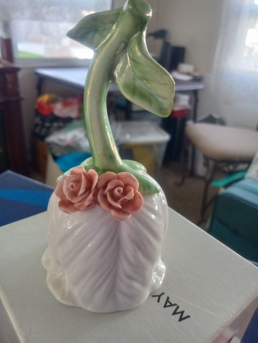 Pretty Bell With Roses