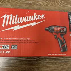 M12 Drill/Impact Combo Kit - MILWAUKEE 2494-22