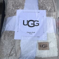UGG Fluff Blanket 