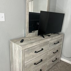 Dresser & Mirror