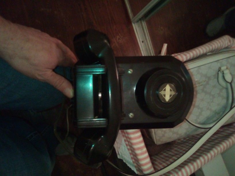 1940 Wall Telephone