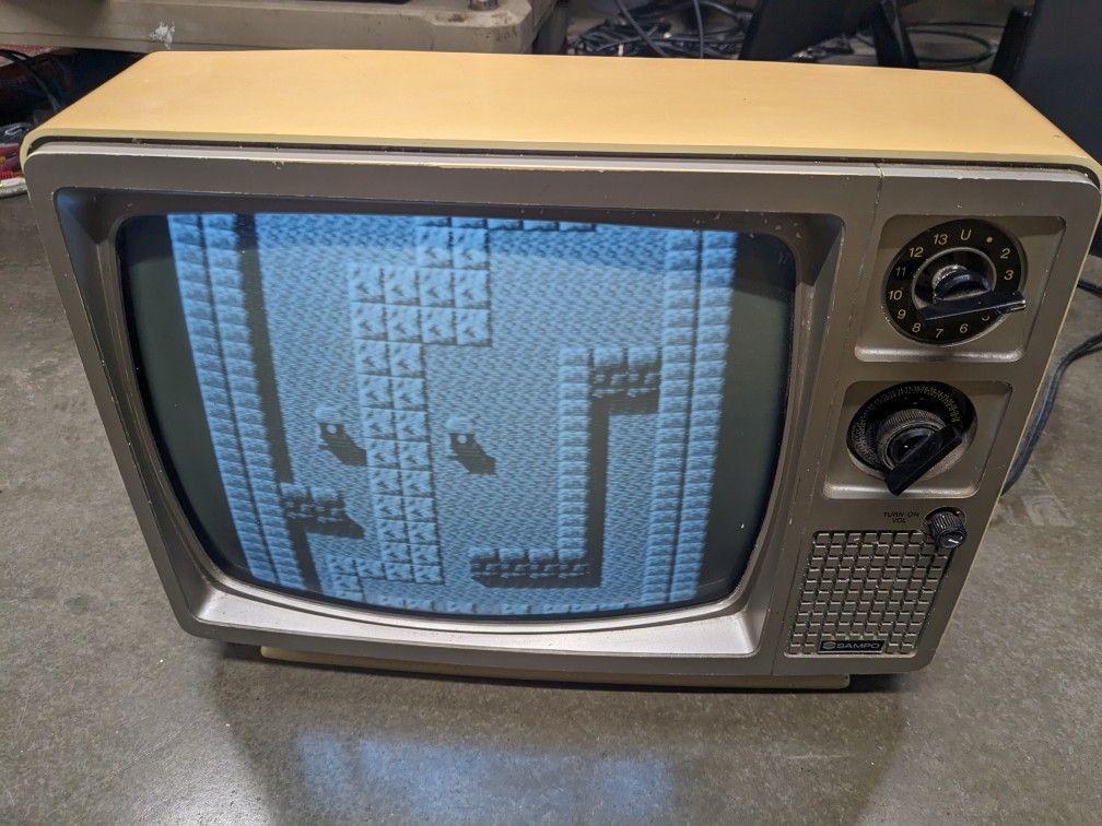 Vintage Sampo B-1241 Black & White 13" CRT TV