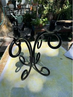 Iron candelabro antic vintage