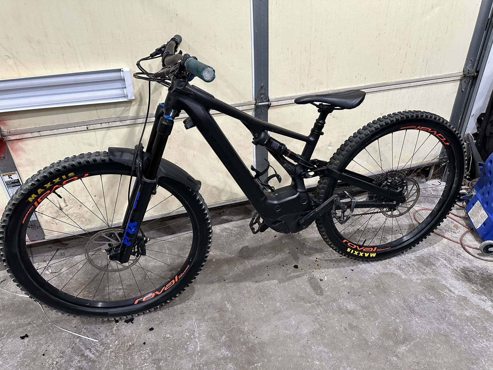 2021 Specialized Turbo Levo Comp – E-MTB frame SMALL , upgraded battery