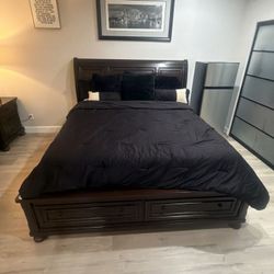 Cal King Bedroom Set