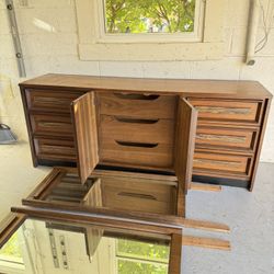 Wooden Dresser with 2 mirrors and 9 dresser drawers