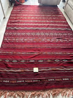 Alfombra  66*119 Inches. Price negotiable.