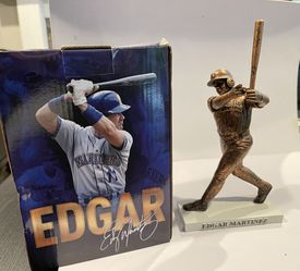 Edgar Martinez replica statue