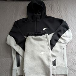 Nike Tech Fleece Hoodie And Joggers XL