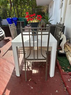 Dinning table / indoor or outdoor patio