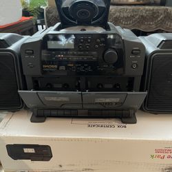 Koss Compact Diss Digital Audio Unit Speaker With Radio And CD