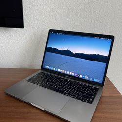 2017 13” MacBook Pro Touch-Bar  3.5GHz i7 16GB Ram 512SSD!