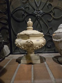 French Urn/Decanter Decor