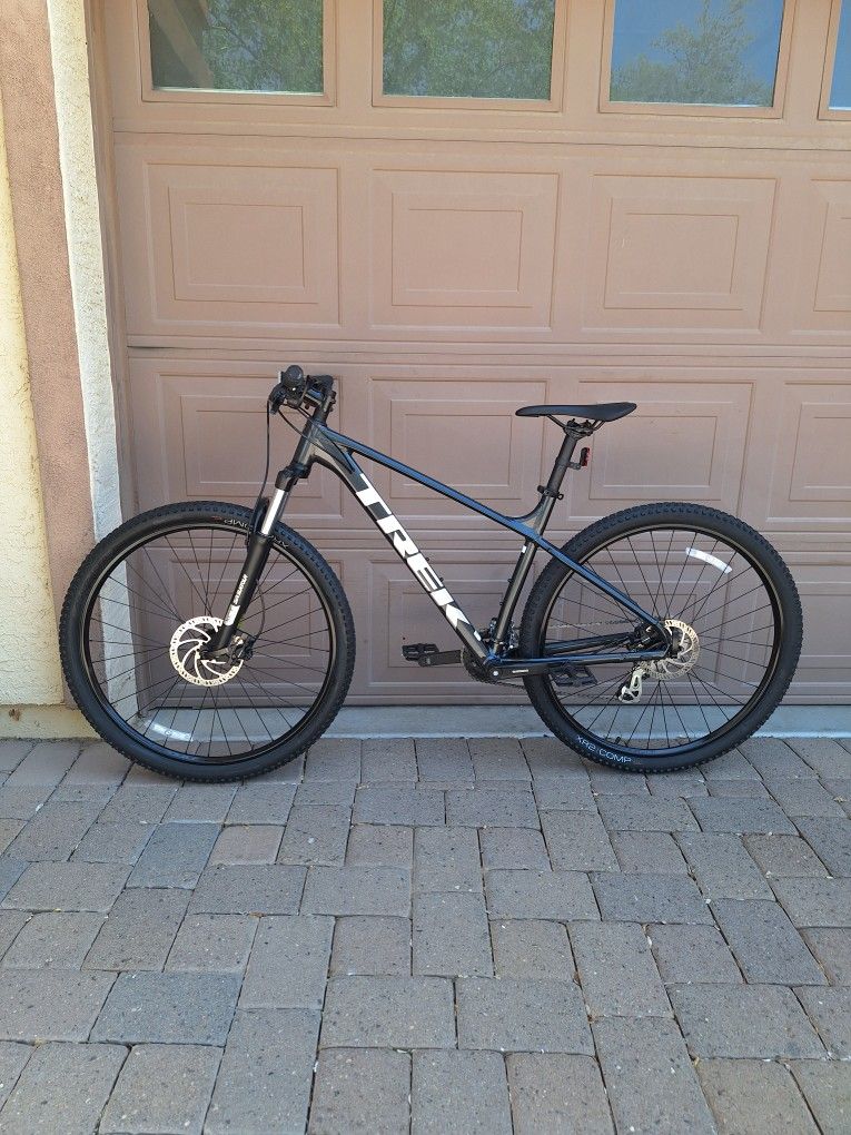 TREK MARLIN 5 MOUNTAIN BIKE 29 ER LIKE NEW ( CHECK MY OTHER BIKES)
