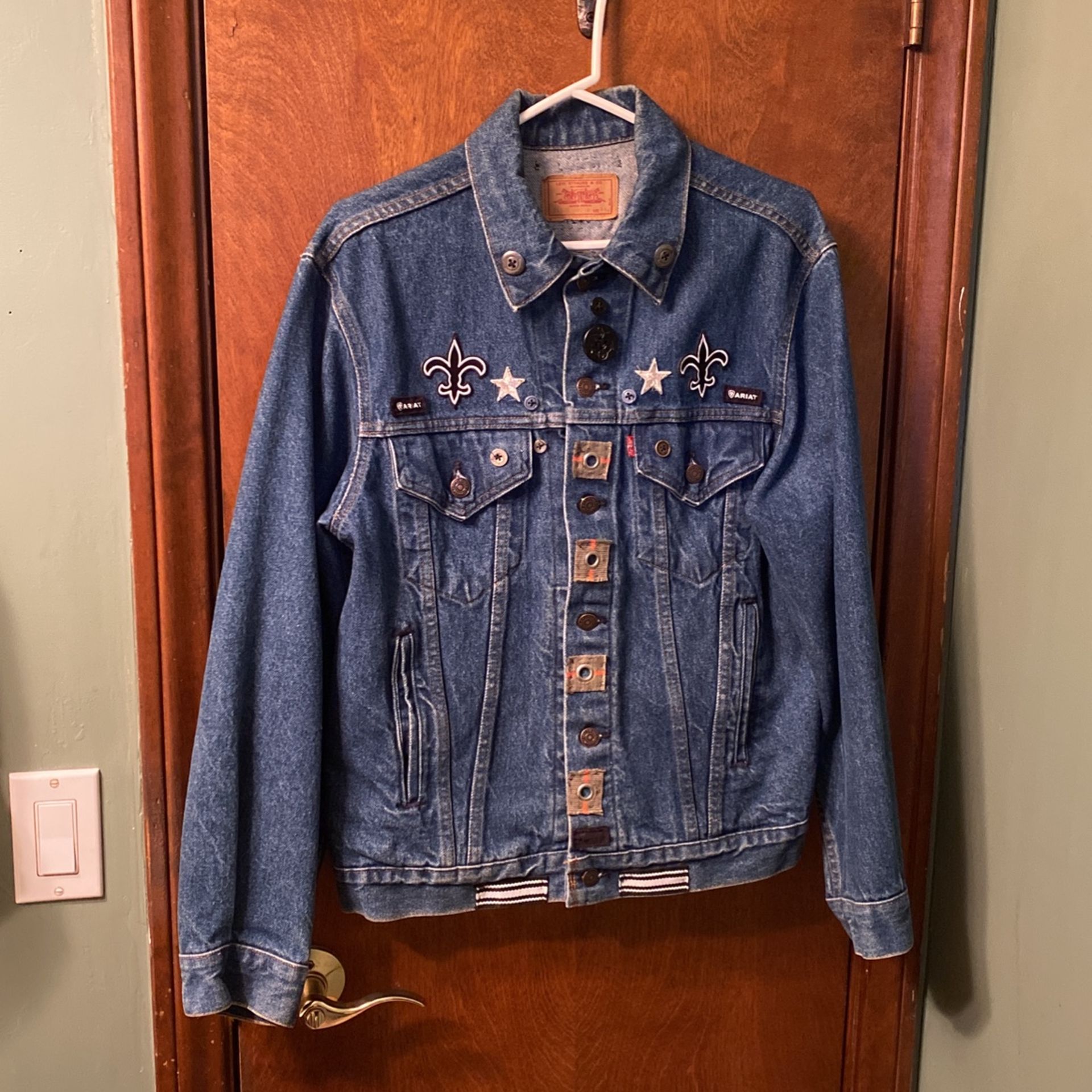 Levi’s Jean Jacket W / Patches