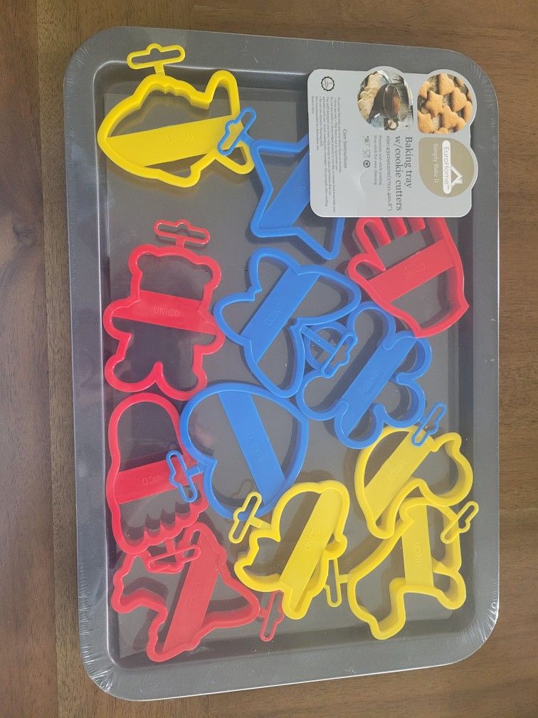 Baking Tray W/Cookie Cuters