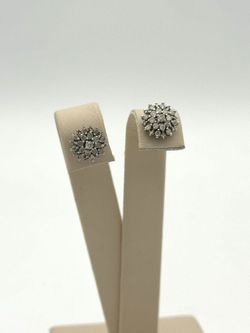 14K GOLD GENUINE DIAMOND CLUSTER STUD EARRINGS 1.87G USED