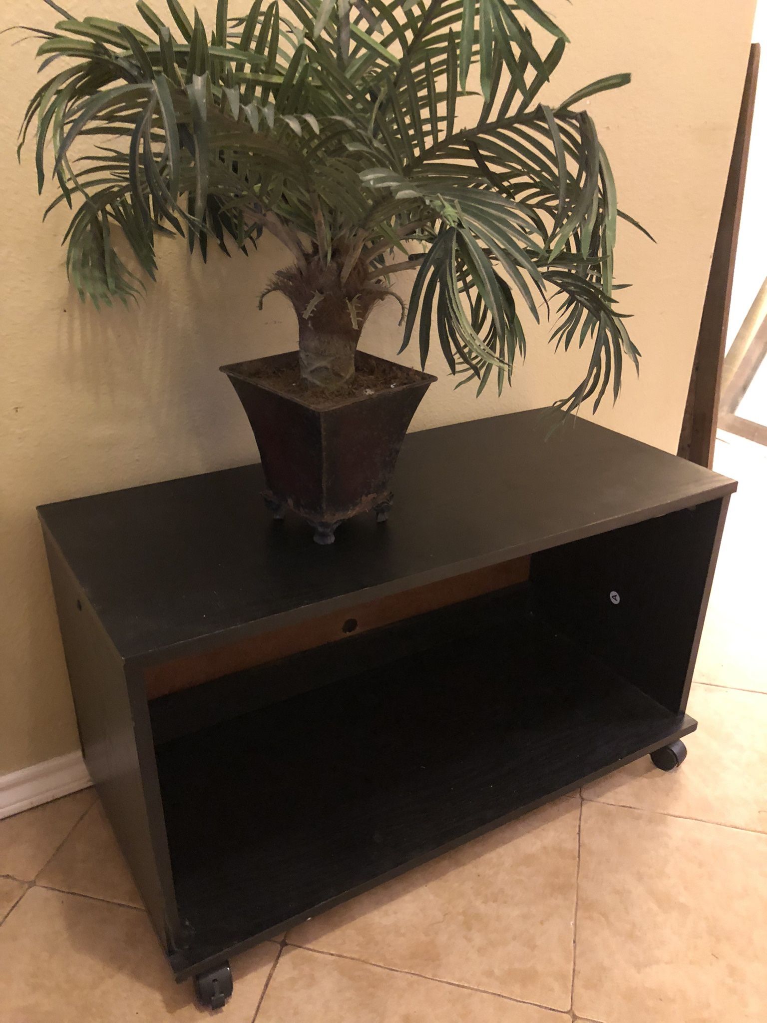 ENTERTAINMENT 32 in  TV STAND